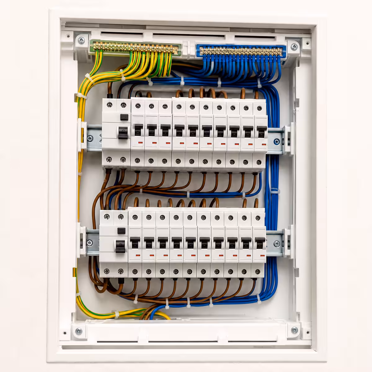 Instalații electrice complete (apartament/casă)
