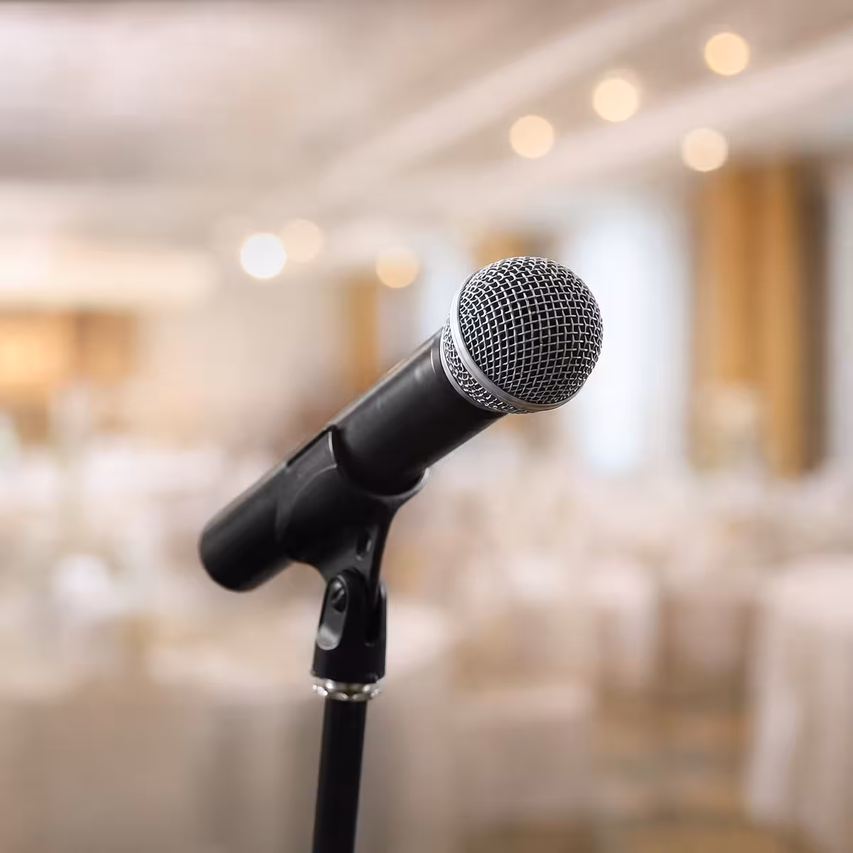 Prezentator și moderator evenimente