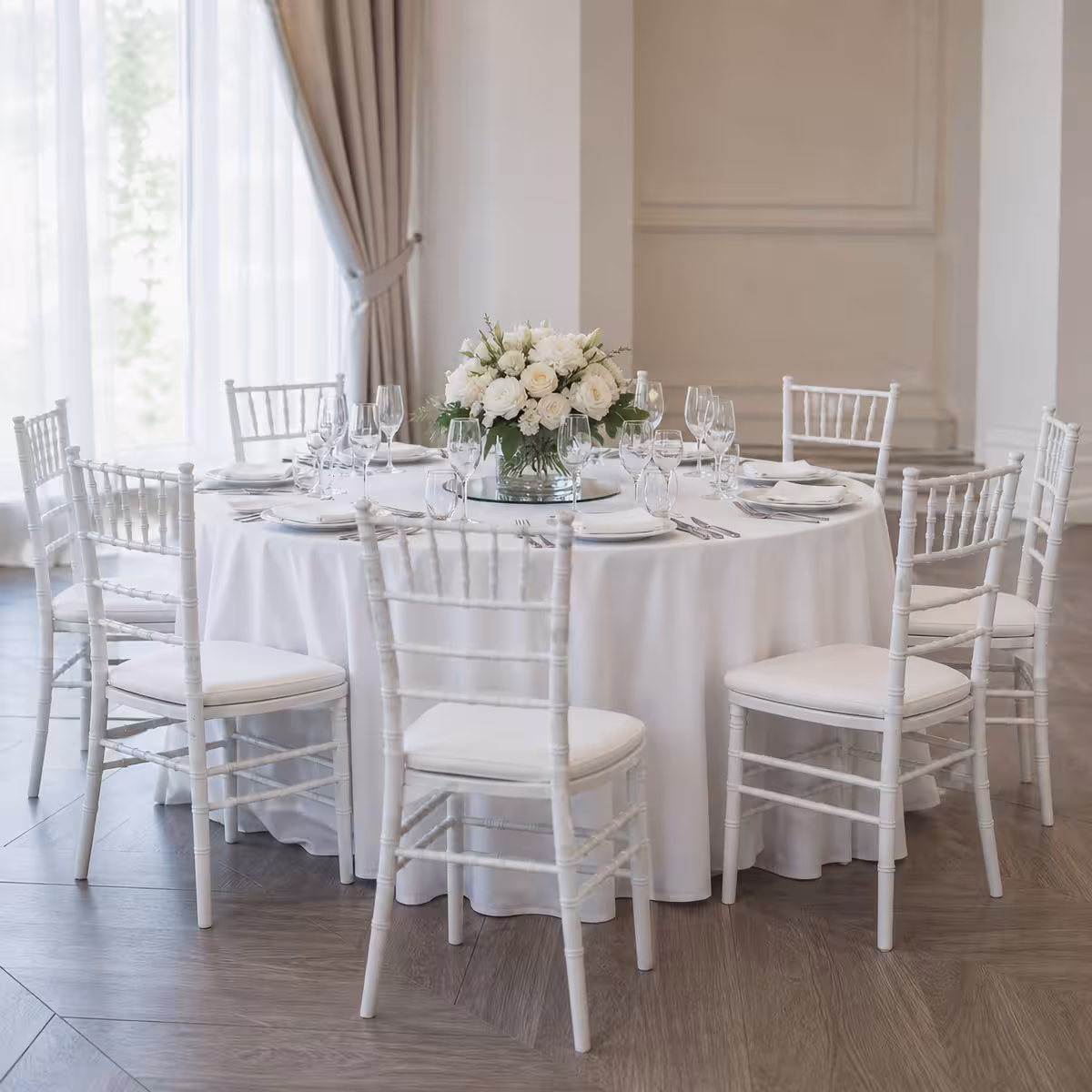 Închiriere mese, scaune, mobilier evenimente